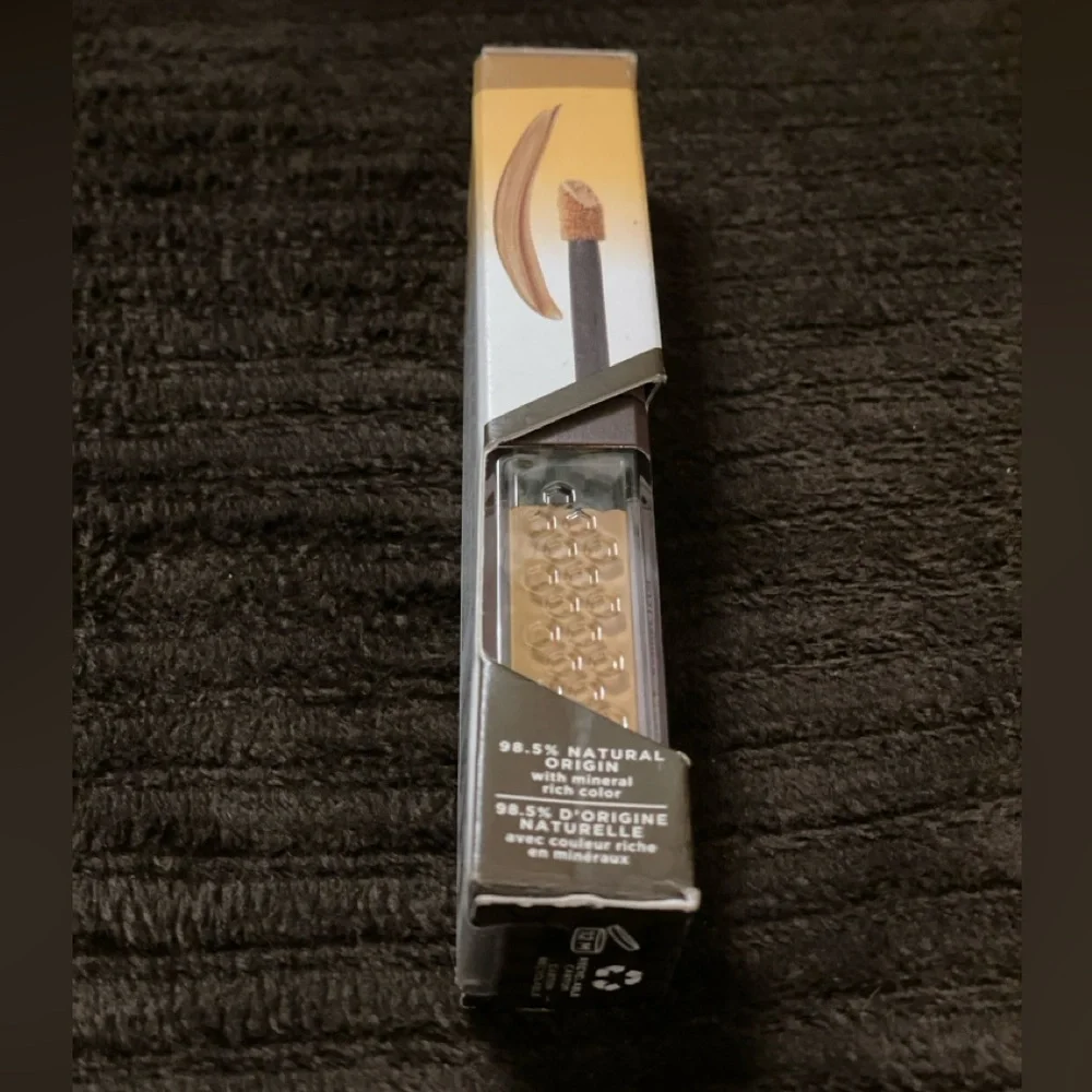 Concealer by Burt’s Bees, in Shade ‘Deep’ 1745 - Picture 12 of 16